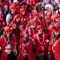 Gruppenbild mit Cosplayer:innen des Motivs Hazbin Hotel auf der Manga-Comic-Con 2024