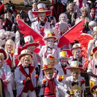 Gruppenbild mit Cosplayer:innen des Motivs Hazbin Hotel auf der Manga-Comic-Con 2024