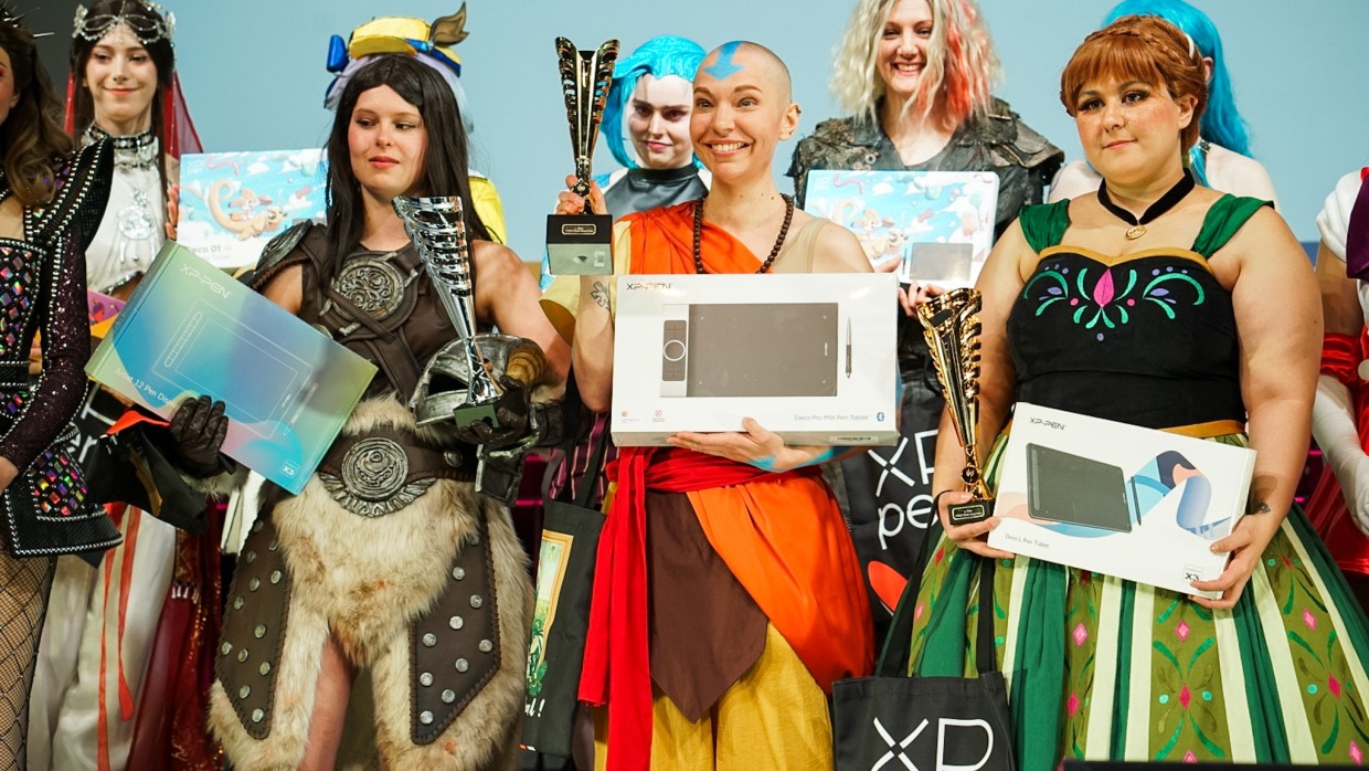 Siegerehrung der 3 Gewinner:innen der Cosplay Meisterschaft Deutschland 2025 auf der Großen Bühne der Manga Comic Con