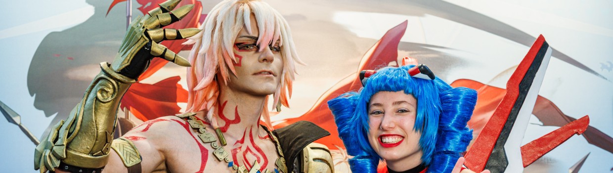 Cosplaystar Taryn und Macoco am Hoyoverse Stand auf der Manga Comic Con 2025 Cosplaystar Taryn und Macoco am Hoyoverse Stand auf der Manga Comic Con 2025